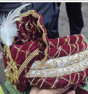 Turban de marié de luxe en velours bordeaux avec broderie Zardozi dorée, Pagri Safa de mariage royal Maharaja - Product Image 1