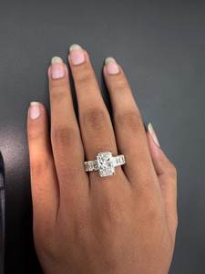 Anillo de Compromiso Solitario con Diamante de Corte Radiante Moissanite para Mujer, Plata 925 Original, Regalo Encantador para Ella en Aniversario u Ocasiones Especiales - Product Image 2