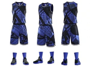 Ensemble de maillot de basket personnalisable : débardeur sans manches et short, impression par transfert thermique, personnalisation sur le devant, polyester à séchage rapide - Product Image 2
