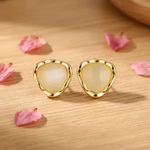 Boucles d'oreilles clous fantaisie tendance à motif damier, plaqué or 18 carats, en laiton, anti-ternissement, style minimaliste, bijoux de mariage - Product Image 5