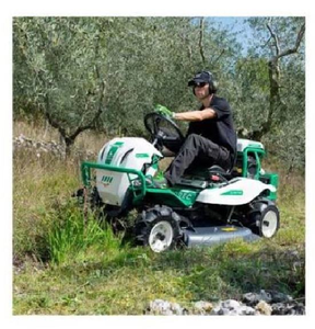 Tondeuse autoportée 4x4 RM982F pour l'entretien des pelouses, débroussailleuse pour l'agriculture, le jardinage et l'aménagement paysager - Product Image 3