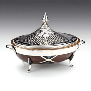 Élégante coupelle en bois avec couvercle en forme de cabane argentée, idéale pour servir les aliments, la décoration de cuisine et les réceptions, provenant d'Inde. - Product Image 1