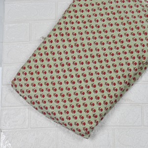 Tela de Algodón Estampada a Mano con Diseño Floral Verde y Rojo, Orgánica, Ecológica, Hecha a Mano, para Confección de Prendas y Textiles para el Hogar - Product Image 3