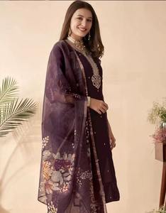 Conjunto de Kurta de diseñador con lentejuelas y bordados de Rayón Slub para compradores mayoristas, ropa étnica de alto margen para boutiques y venta en línea. - Product Image 4