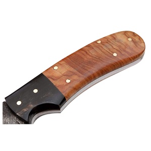 Cuchillo de caza, desollado y camping de acero de Damasco hecho a mano de primera calidad con mango de madera y funda de cuero para uso en exteriores. - Product Image 2
