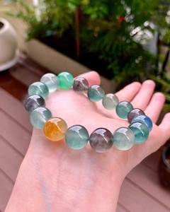 สร้อยข้อมือเรซิ่นแฮนด์เมดสุดหรูพร้อมการผสมสีที่สะดุดตา เครื่องประดับระดับพรีเมียมสำหรับการแต่งกายแฟชั่นในชีวิตประจำวัน - Product Image 2
