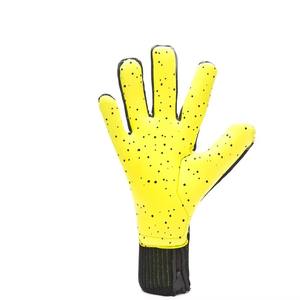 Gants de gardien de but avec paume en latex à haute adhérence pour un contrôle optimal lors des matchs, support flexible pour les doigts et sangle de poignet sécurisée. - Product Image 5
