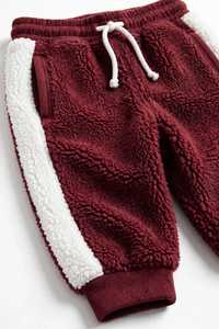 Conjunto Deportivo Unisex de Sudadera con Capucha y Pantalones Jogger en Color Granate y Blanco, 100% Algodón Grueso, con Gráfico de Ondas Arcoíris - Product Image 4