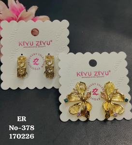 Boucles d'oreilles clous tendance en acier inoxydable plaqué or avec diamants américains pour femmes – Vente en gros - Product Image 6