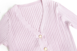 <span class=keywords><strong>Cardigan</strong></span> Vintage con scollo a V corto Vintage chiaro <span class=keywords><strong>viola</strong></span> lavorato a maglia con struttura a coste e dettagli con bottoni simili a perle - Product Image 2