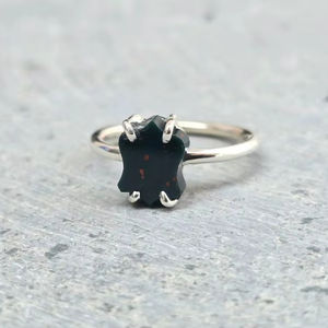 Bague en pierre de sang faite à la main, en argent sterling 925, bijoux en pierres précieuses naturelles, cadeau élégant et tendance pour femmes et hommes - Product Image 1