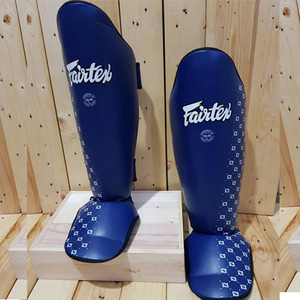 Protector de Piernas Fairtex de la Mejor Calidad para Boxeo, Kickboxing y MMA, Protector de Tibias de Cuero para Muay Thai - Product Image 4