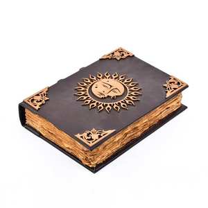 Carnet de notes vintage en cuir fait main, motif soleil et lune, avec bords festonnés, écologique, pour calligraphie et croquis, reliure agrafée, idéal comme cadeau - Product Image 1