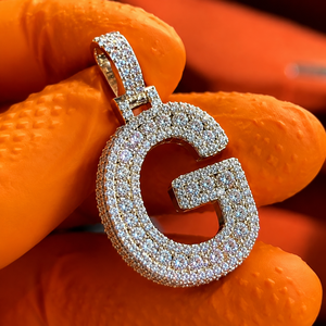 จี้ตัวอักษร Iced G หรูหรา ประดับด้วยเพชร VVS มอยส์ซาไนต์ เงินแท้ 925 ชุบทอง  สำหรับทุกเพศทุกวัย ได้รับการรับรองจาก GRA - Product Image 1