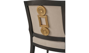 เก้าอี้รับประทานอาหารหุ้มเบาะสไตล์โมเดิร์นสุดหรู พร้อมโครงไม้สีเอสเพรสโซเข้ม และพนักพิงลายเรขาคณิตสีทองสุดพิเศษ สำหรับห้องรับประทานอาหาร - Product Image 4