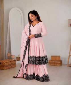 Conjunto de Top, Pantalón Palazzo y Dupatta con Bordado Georgette de Diseño Exclusivo, Ropa Étnica para Mujer, Ideal para Fiestas y Bodas, Estilo Indio-Pakistaní 83588 SP-71 - Product Image 1