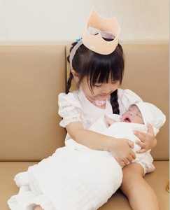 ชุดเดรสลำลองสีกากีทรงหลวมสำหรับผู้หญิงชุดเดรสลำลองปักลูกไม้สีชมพูคอกลมแขนสั้นและออกแบบได้ตามต้องการ - Product Image 5