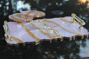 ถาดเรซิ่นกลิตเตอร์สีโรสโกลด์ทำมือทรงคลาสสิก พร้อมหูจับคริสตัลสีทอง ปรับแต่งได้ ถาดอเนกประสงค์และจานรองแก้วสุดหรู - Product Image 5