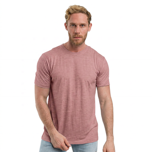 Camiseta de hombre con mangas cortas, cuello redondo y tejido de punto, un básico esencial con gran demanda constante. - Product Image 2
