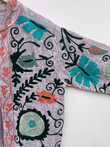 Chaqueta Suzani con Bordado Floral TNT |   Abrigo Reversible de Invierno para Tallas Grandes, de Algodón Orgánico Ecológico |   Regalo Vintage para Ella - Product Image 2