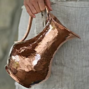 Juego de jarras de cobre para la rutina de hidratación nocturna, juego de metal para servir agua con vasos, duradero, reutilizable, para cocina, comedor, artículos para beber. - Product Image 1