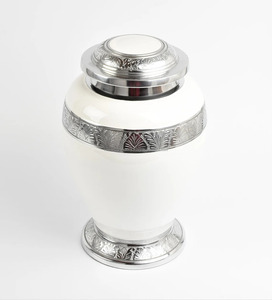 Urna funeraria grabada conmemorativa de estilo americano blanca y plateada para cenizas de cremación grande para adultos personalizada - Product Image 2