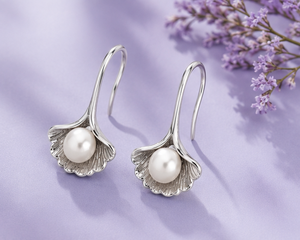 Pendientes de Plata de Ley 925 con Perlas Inspiradas en Conchas para Mujer, Joyería Elegante y Moderna, Pendientes de Perlas con Baño de Rodio Ginkgo Grace - Product Image 4