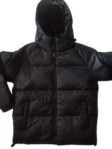 เสื้อแจ็คเก็ตพัฟเฟอร์แฟชั่นขายส่ง รับทำโลโก้ ทรงโอเวอร์ไซส์ กันน้ำ สำหรับฤดูใบไม้ผลิ เป็นมิตรกับสิ่งแวดล้อม แบบแพทช์เวิร์ค สไตล์ไฮสตรีท เสื้อโค้ทผู้ชาย - Product Image 5