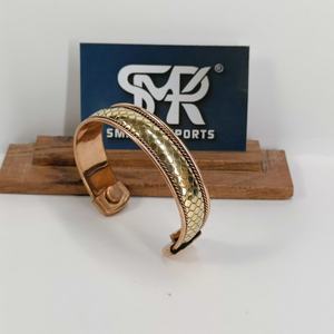 Brazalete Magnético de Cobre Hecho a Mano, Ajustable, Grabado, Diseño Tradicional y Elegante, Unisex, Acabado Antiguo/Pulido - Product Image 5