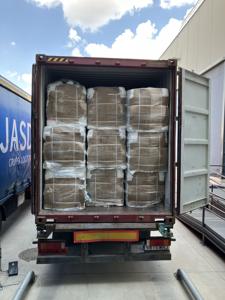 Cambiando con Facilidad con los Pañales Tipo Pantalón Pampers Talla 5, Paquete de 44, Cintura Suave y Flexible para Bebés Activos y Fáciles de Poner - Product Image 3