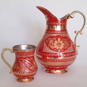 Carafe à eau traditionnelle en cuivre martelé avec poignée en laiton – Pichet à boissons haut de gamme pour restaurants, hôtels et services de traiteur – Vaisselle de table - Product Image 1