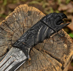 Nouveau Couteau de Chasse et de Survie Haut de Gamme en Acier Damas Cuivré Fait Main, Manche en Bois Gravé Corbeau, Lame Fixe Ambidextre - Product Image 3