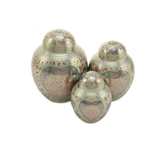 Urna de cremación con estampado de pata más vendida para cenizas humanas Urna de latón de cremación funeraria Domtop Metal Latón Acabado en plata - Product Image 4