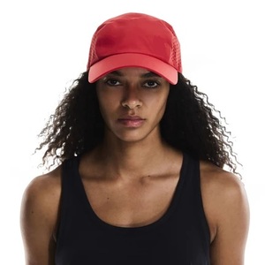 Casquette Snapback Unisexe de Sport Respirante à Séchage Rapide de Haute Qualité, Couleur Rouge Unie, Personnalisable avec Image Animale - Product Image 2