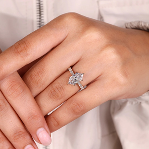 Anillo de Compromiso y Aniversario con Halo Oculto Estilo Marquesa Holandesa, Diamante Cultivado en Laboratorio de 2.45 Quilates, Chapado en Oro de 14k, Vermeil Eternity - Product Image 5