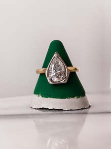 Anillo de Compromiso Solitario con Diamante Cultivado en Laboratorio de 1.50CT, Forma de Pera, Oro Sólido de 14K, Bisel de Dos Tonos, Anillo de Promesa Nupcial - Product Image 1