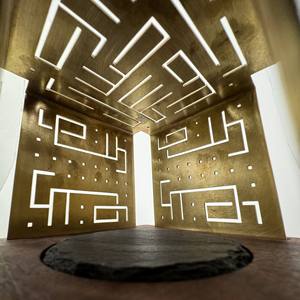 Mabkhara de Metal con Acabado Dorado, Caligrafía Kufic, Quemador de Bakhoor Saudí, Soporte para Oud Dakhoon, Juego para Majlis, Venta al por Mayor - Product Image 5