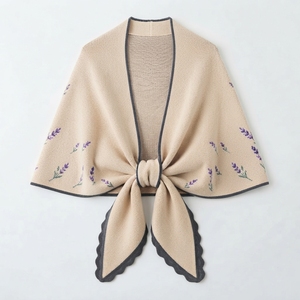 Chal de Lana Pura Suave Tejido para Primavera, Otoño e Invierno - Nuevo Diseño Estilizado y Holgado con Hombros Acolchados, Cómodo y con Diseño de Pequeña Avispa - Product Image 1