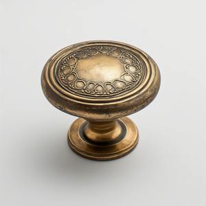 Pomo de Puerta de Diseño Europeo de Lujo con Acabado Anticorrosión para Hogares, Hoteles y Oficinas Elegantes - Fácil Instalación y Manejo Confortable - Product Image 4