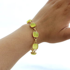 Pulsera ligera para uso diario con cabujón de prehnita en forma de cojín, cadena de eslabones con piedra de jade, chapada en oro de 18k, hipoalergénica. - Product Image 2