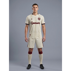 Camiseta de Fútbol Retro Personalizada para Hombre, 100% Poliéster, Marca Privada OEM, Uniforme Deportivo - Product Image 1