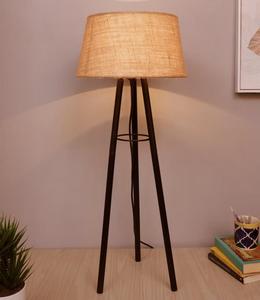Lámpara de Pie Minimalista con Trípode de Hierro y Pantalla de Lino Beige, Luz Blanca Cálida para Sala de Estar, Iluminación Decorativa - Product Image 1