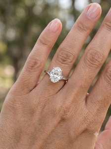 Bague de fiançailles classique en diamant de laboratoire taille ovale pour femme, plaquée or, cadeau d'anniversaire et de mariage - Product Image 4