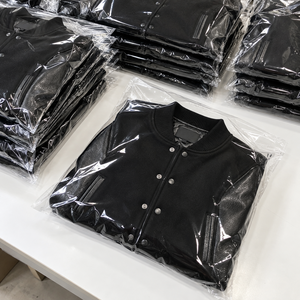 Blouson universitaire chauffant personnalisé unisexe en laine et fourrure, style Letterman, avec patchs chenille, coupe bomber de baseball, marque privée, style urbain - Product Image 3
