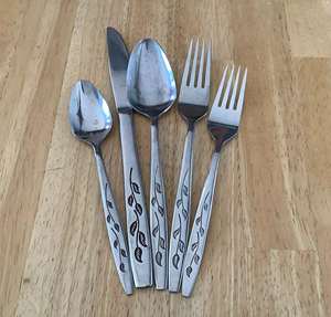 Ensemble de couverts en acier inoxydable de qualité commerciale |   Vaisselle durable et éco-responsable à finition mate pour restaurants et événements - Product Image 1