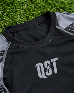 QST Men's <b>Black</b> Gray Long Sleeve Rash Guard <b>Compression</b> <b>Shirt</b> Quick Dry Front Logo Print for Fitness MMA BJJ Running - Product Image 2