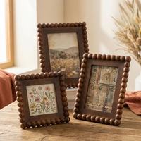 Marco de Fotos de Madera Vintage con Cuentas, Estilo Rústico en Nogal, Se Vende Individualmente o en Conjunto de 3, Decoración Neutral Cálida Estilo Granja