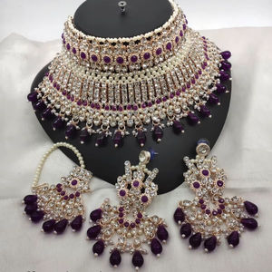 Conjunto de collar choker étnico vintage de cobre chapado en oro con piedras de zirconio y perlas, aretes a juego y tikka para mujer, ideal para bodas. - Product Image 1