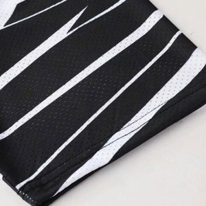 Ensemble de vêtements de sport personnalisés pour équipe de padel en gros avec tissu anti-humidité, construction durable et design personnalisé - Product Image 6