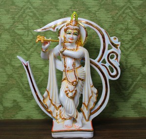 Nirmala Handicrafts - Estatua de Om Krishna Hecha a Mano con Resina y Polvo de Mármol |   Ídolo Tradicional de Lord Krishna Tocando la Flauta - Product Image 1